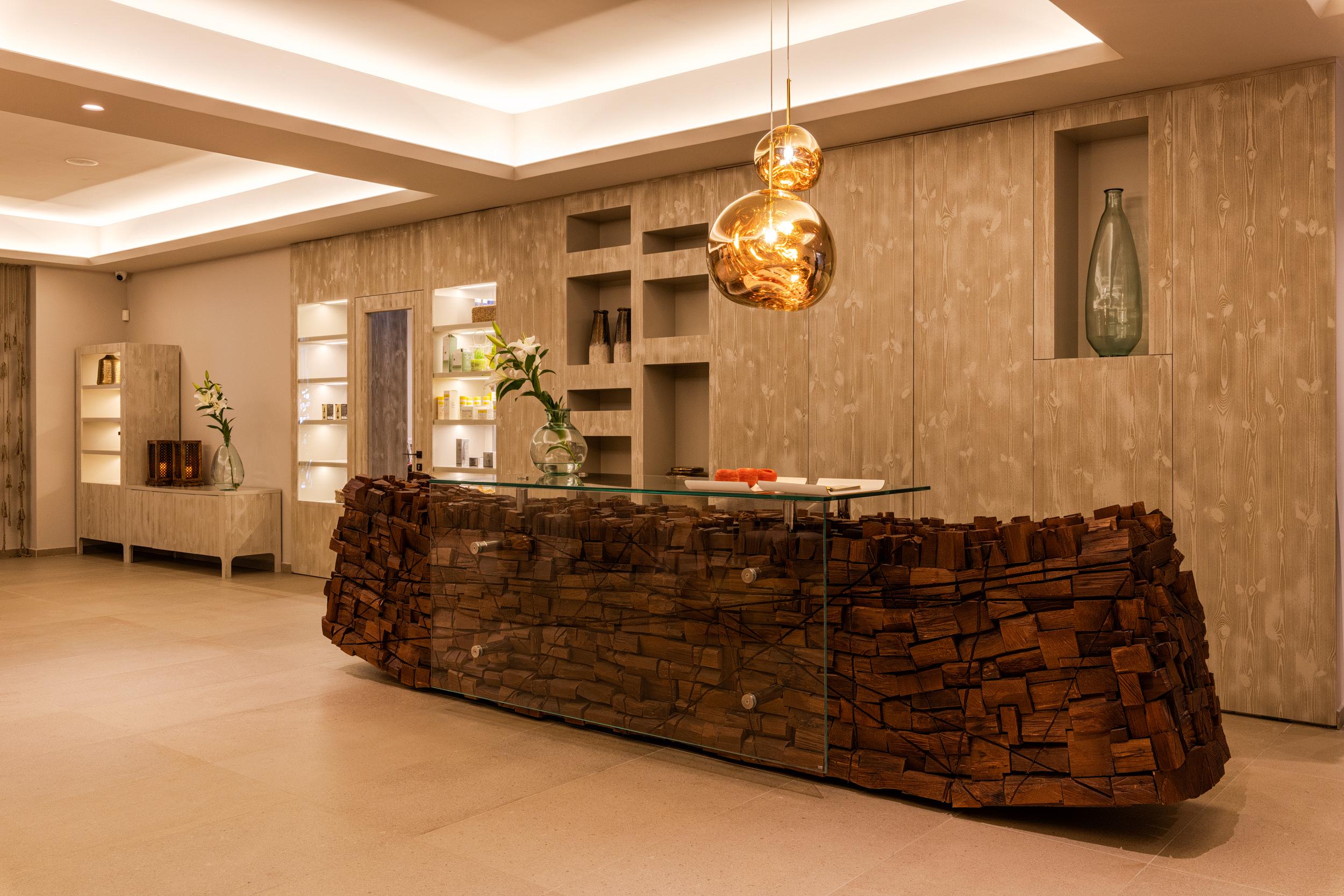 Hotel Nelia & 4*