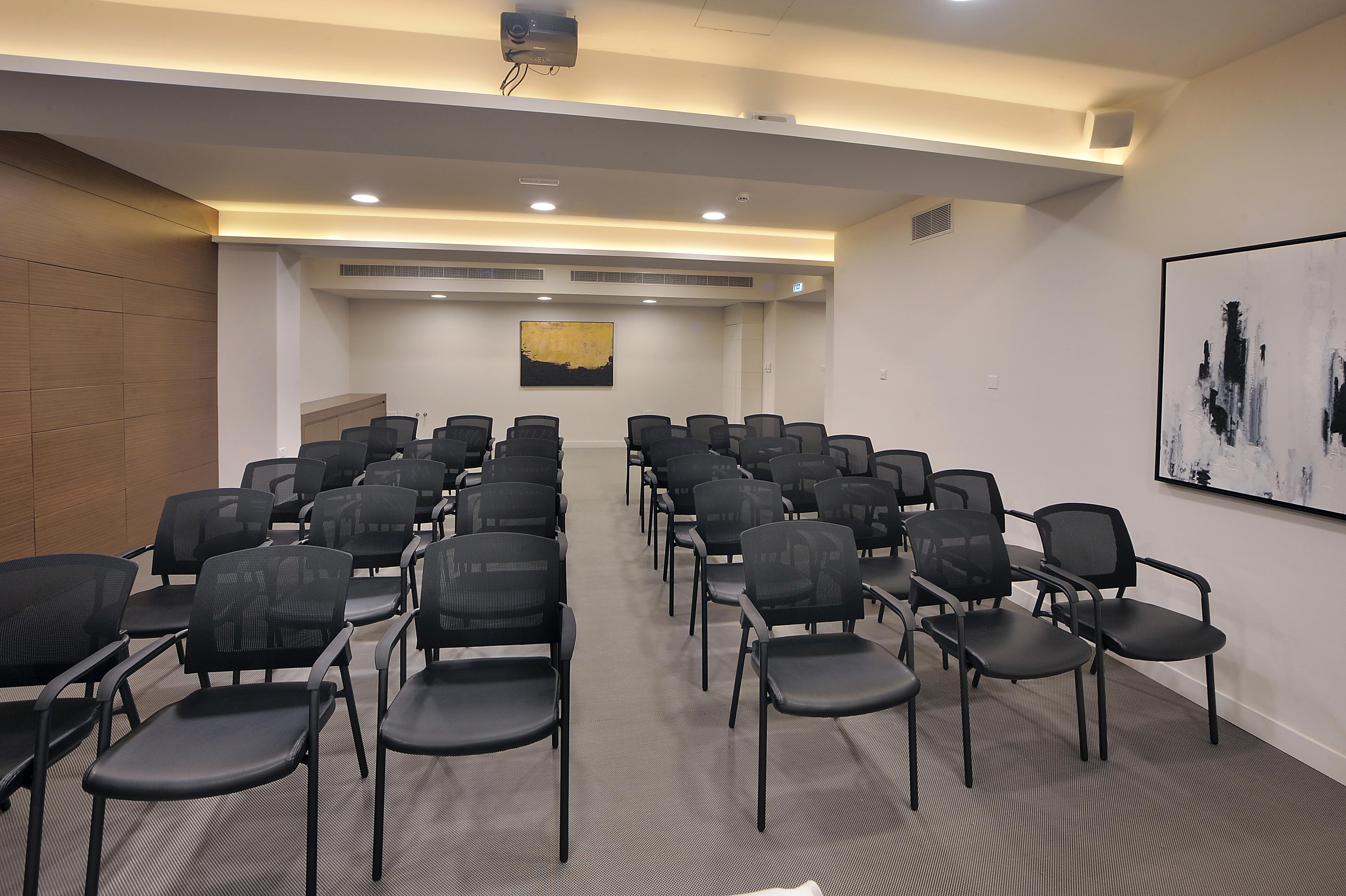 Hotel Nelia & 4*