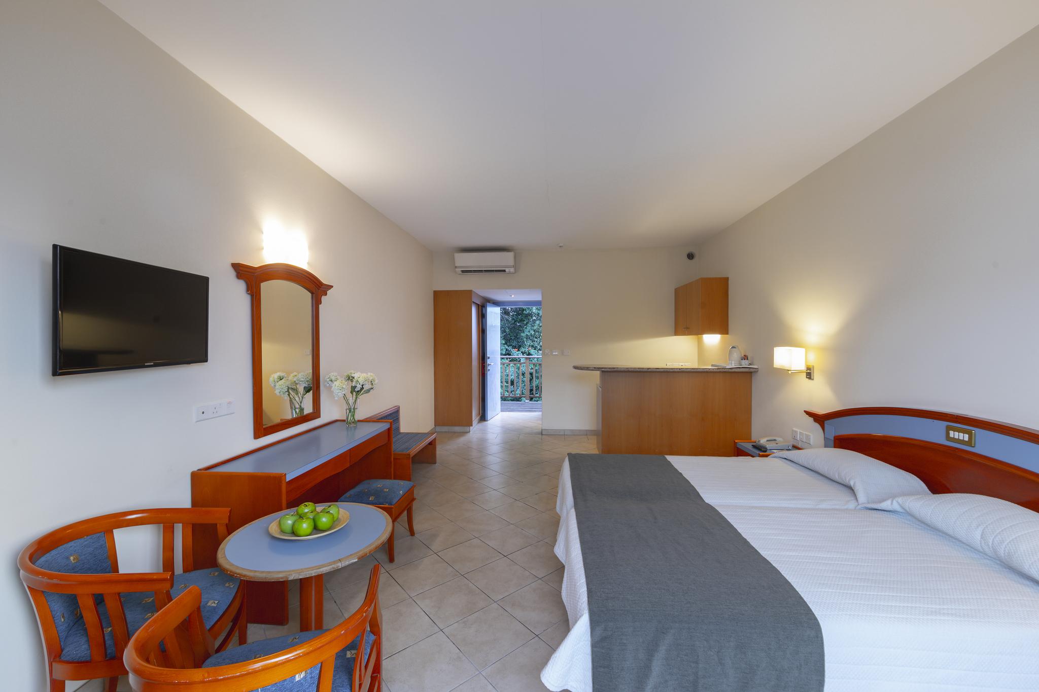 Melissi & Hotel 4*