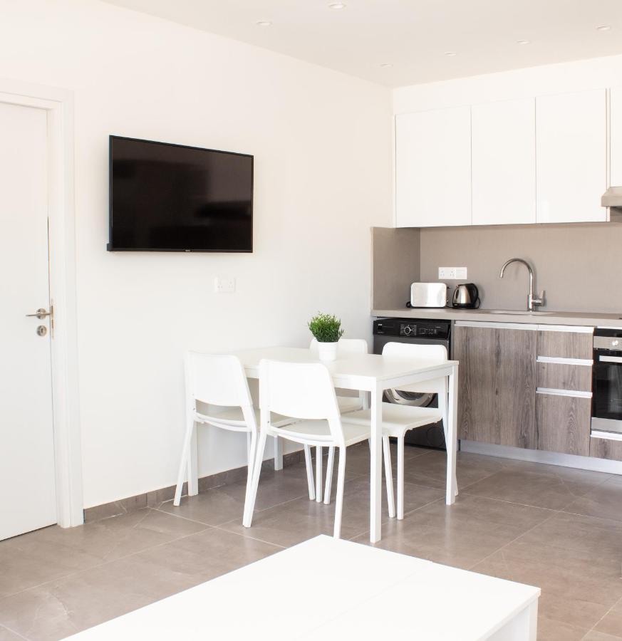 Walking Distance From Nissi Ave. Superb Location! Apartment *