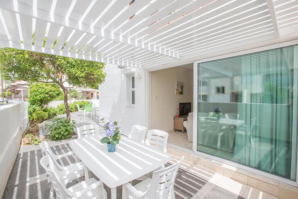 Merab Holidays Castalia 62 *