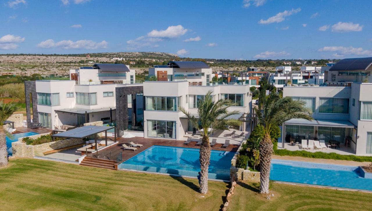 Villa Beachfront Luxury Glory *