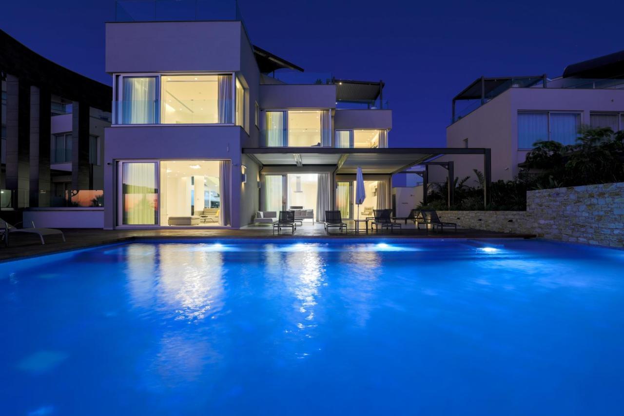 Beachfront Luxury Glory Villa
