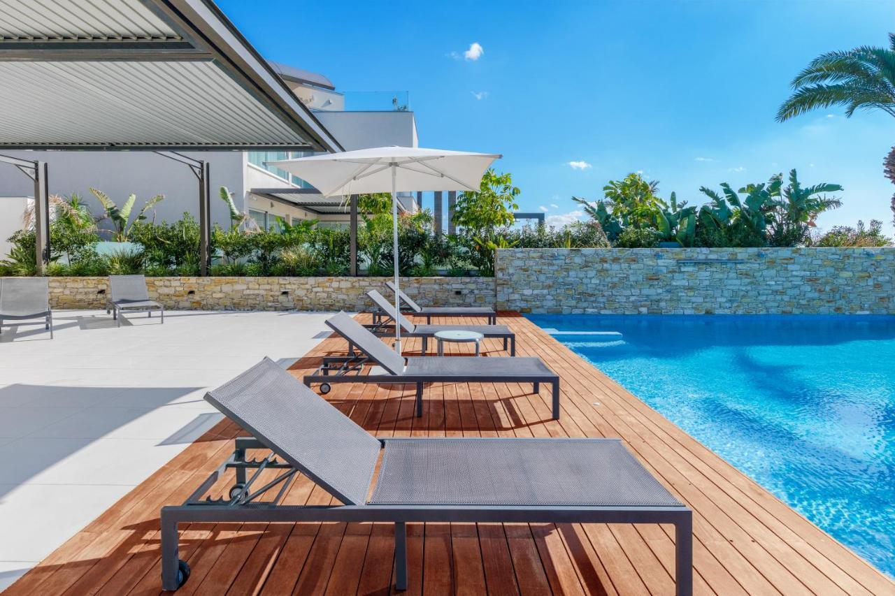 Villa Beachfront Luxury Glory *