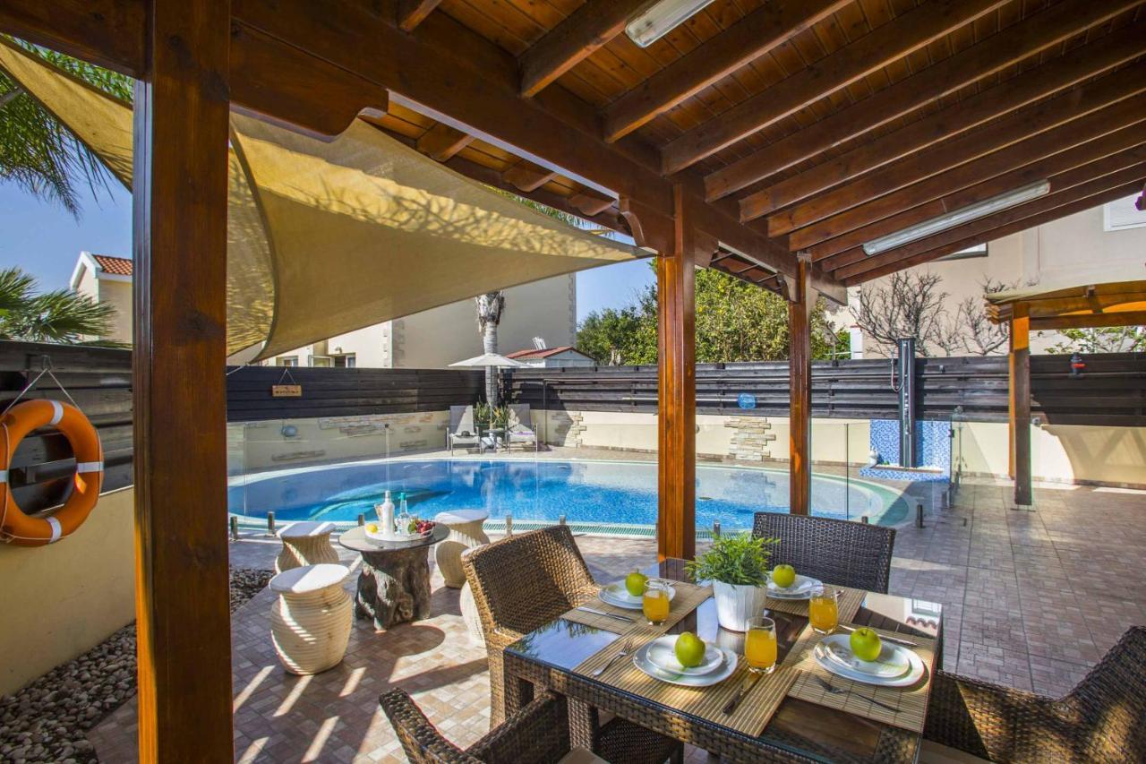 Tropical Villa *