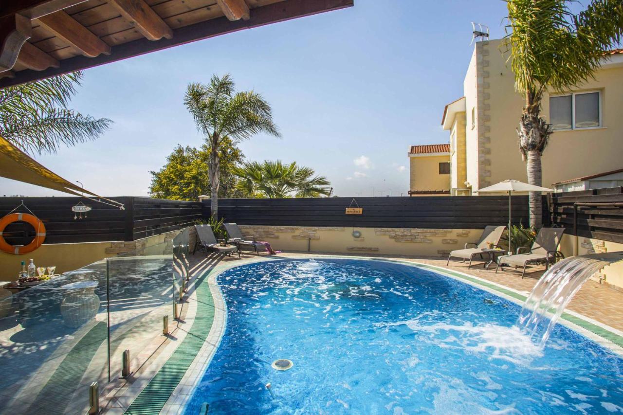 Tropical Villa *
