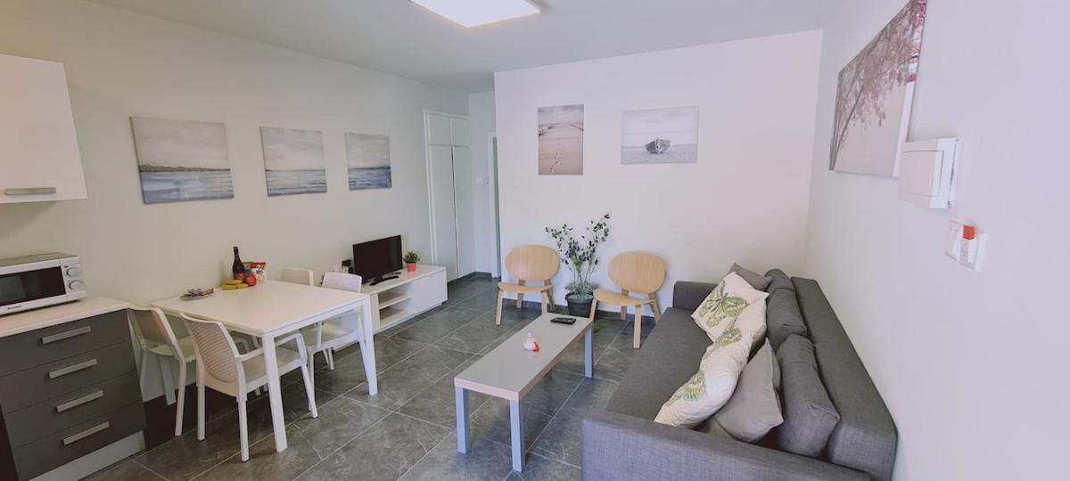 Nissi Twins Apts