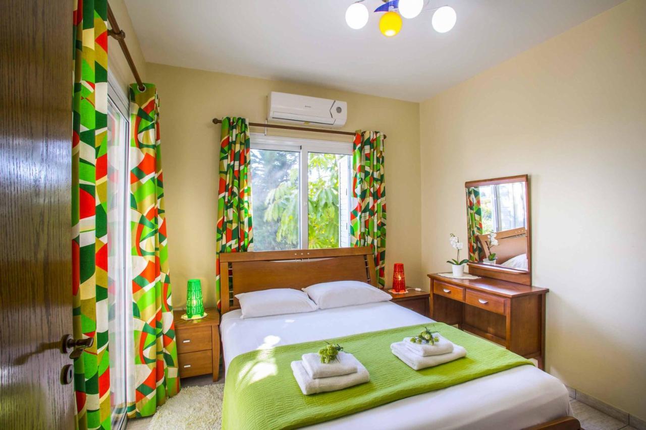 Tropical Villa *