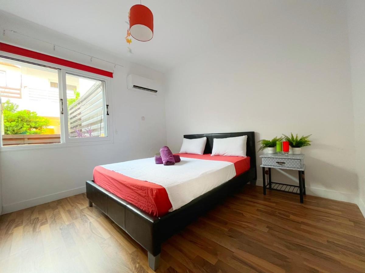 Central 2 Bedroom Apt Terrace And Pool Apartment