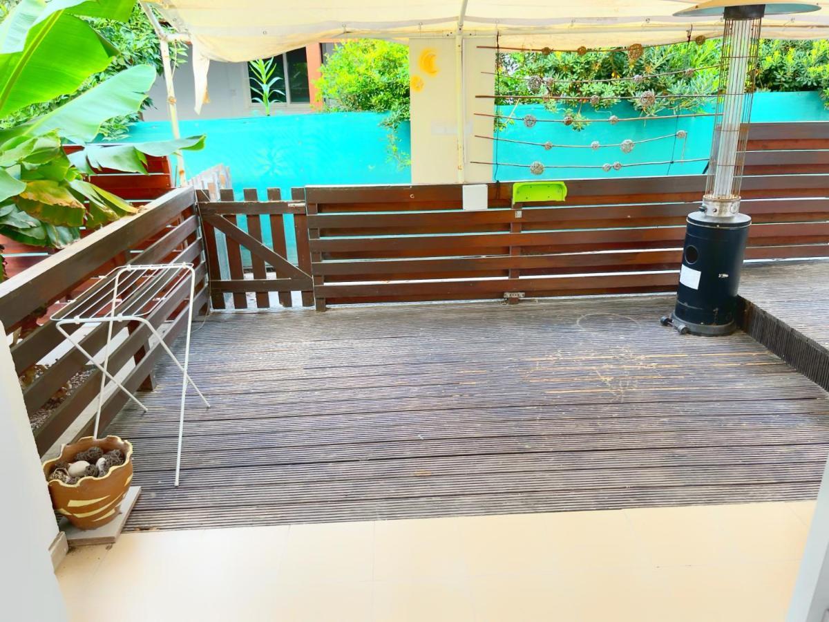 Apartment Central 2 Bedroom Apt Terrace And Pool