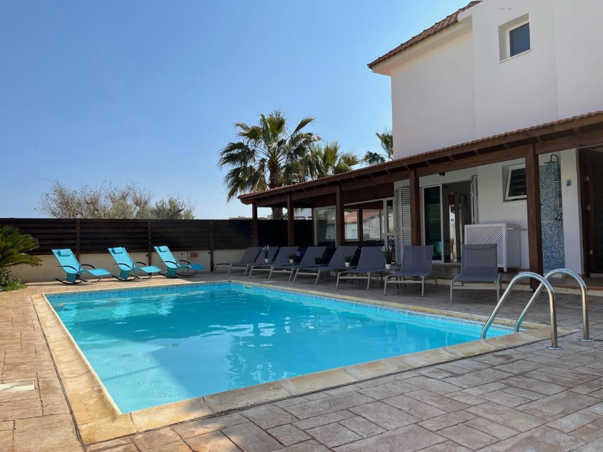 Villa Tarracotta 4 Bedroom, Near