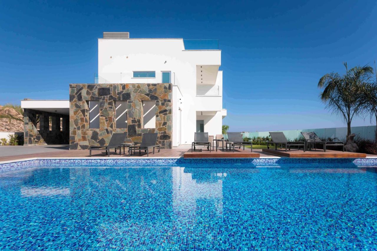 Villa Sea Pearl Beachfront - Breeze *
