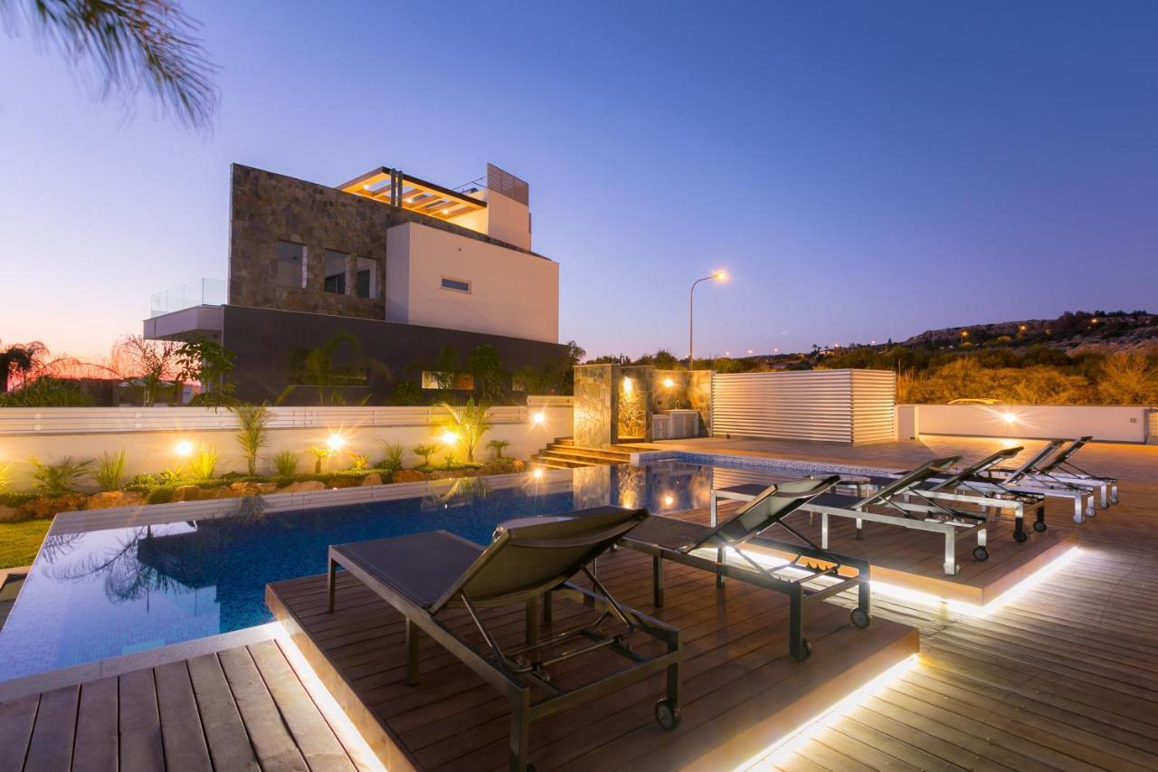 Villa Sea Pearl Beachfront - Breeze