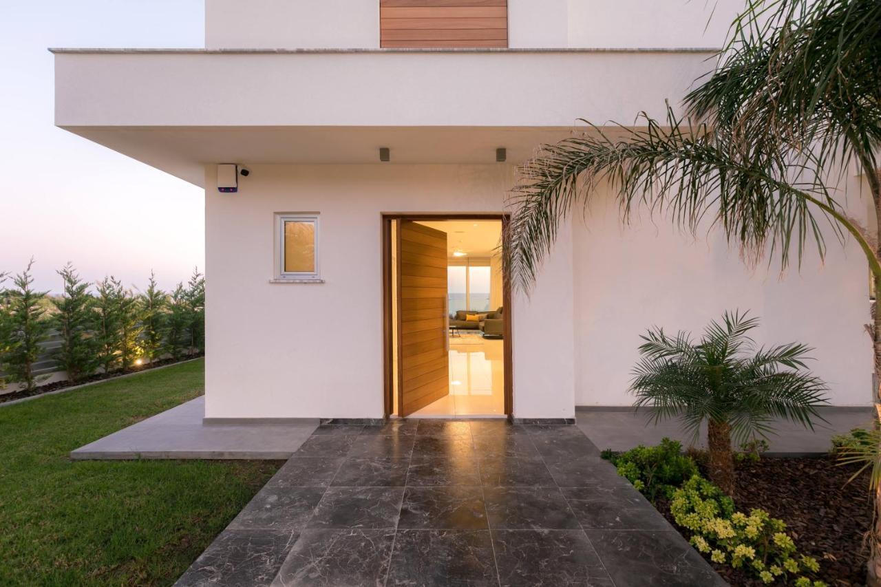 Sea Pearl Beachfront - Breeze Villa *