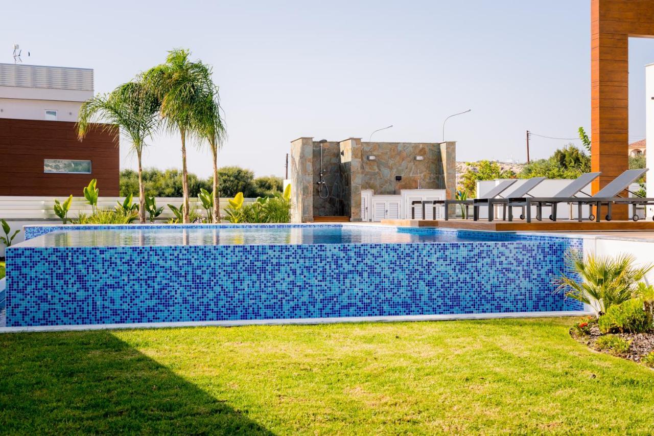 Sea Pearl Beachfront - Anemone Villa *