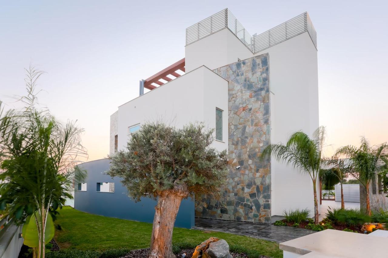 Sea Pearl Beachfront - Anemone Villa