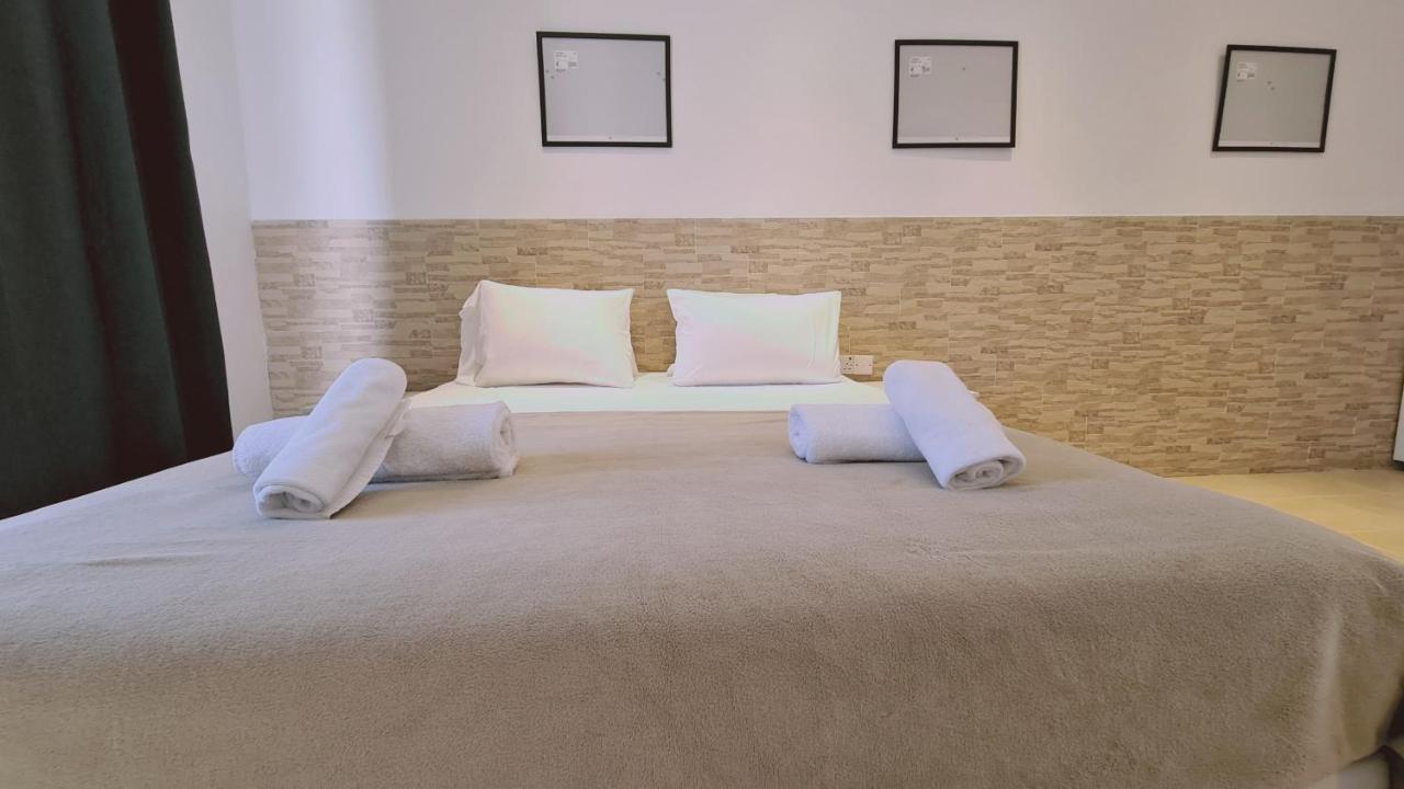 Lavish Apartment *