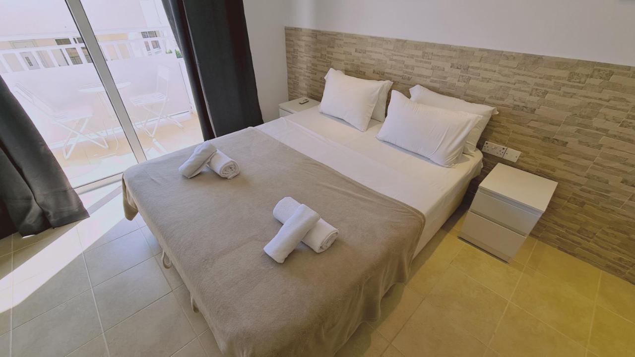 Lavish * Ayia Napa