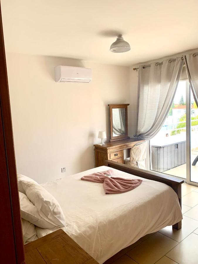 Nissi Sandy Bay C09 Apartment