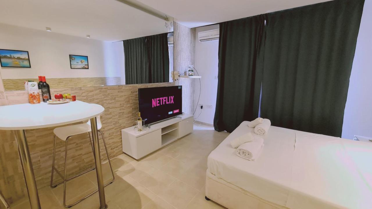 Lavish Apartment *