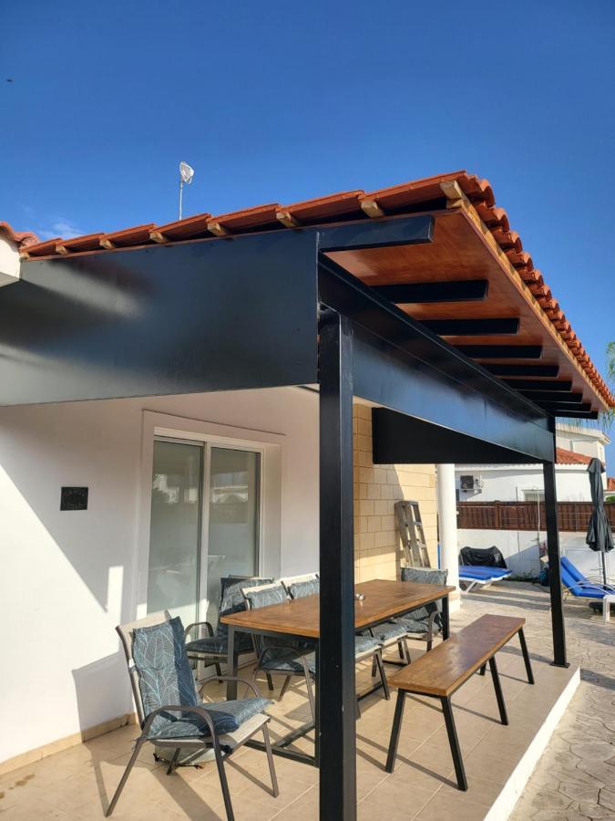 Gracia Villa *
