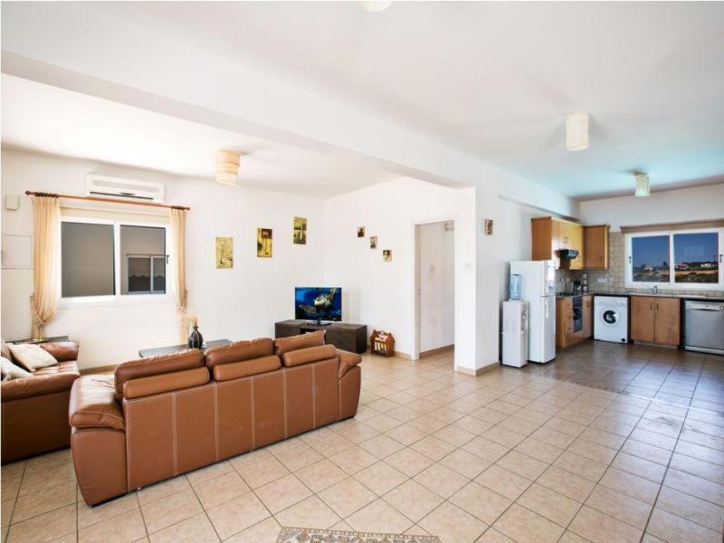 Villa Carilisto Big 4 Bedrooms In Center Of Ayia Napa