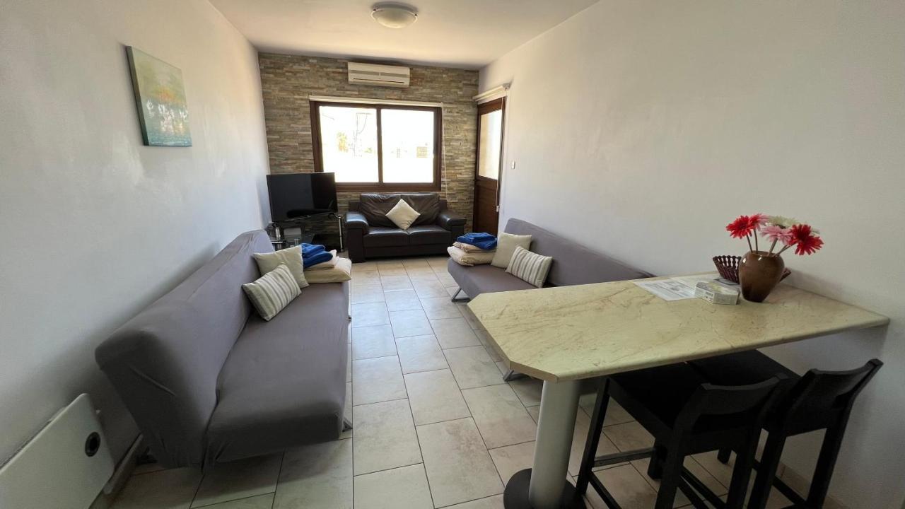 Elena Court Apartment *