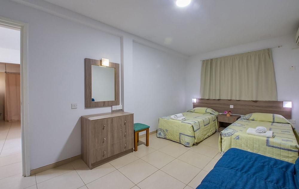 Green Bungalows Hotel Apartments 3*