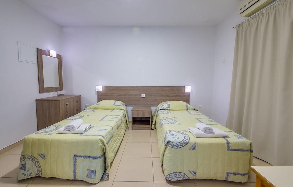 Green Bungalows Hotel Apartments 3*