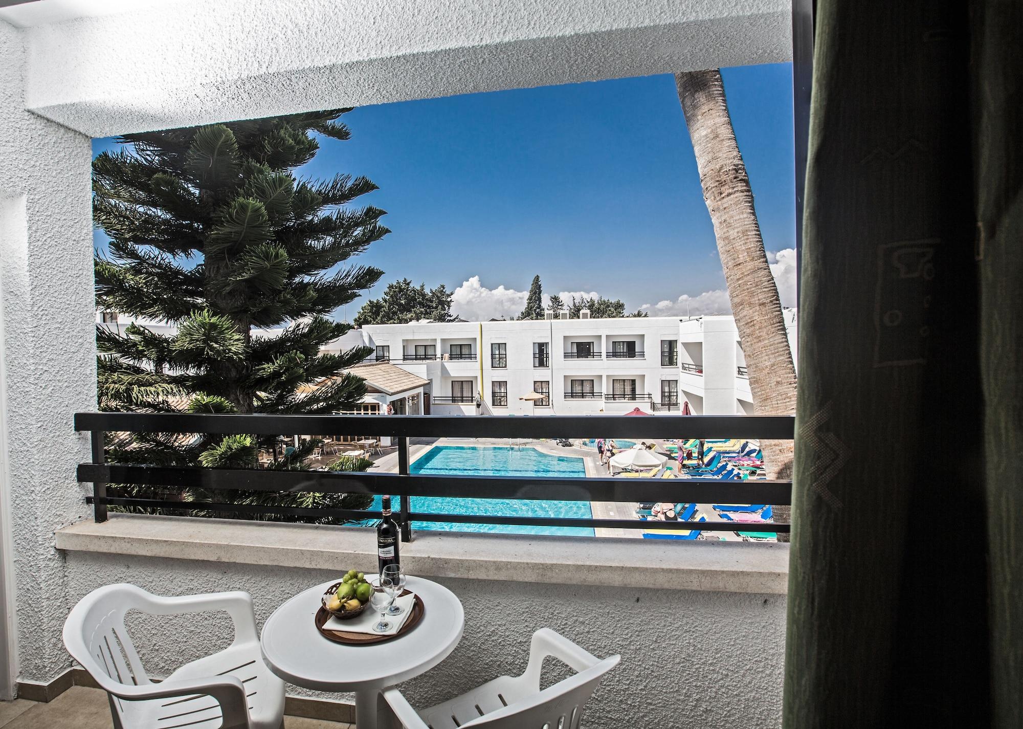 Anthea Aparthotel 3*