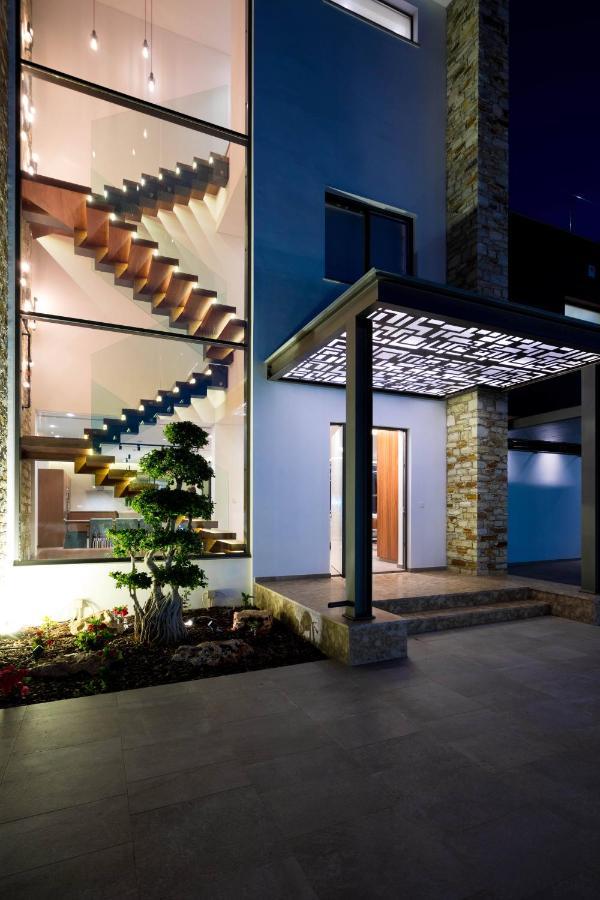 Vivo Mare Beachfront Villas- Blue Diamond