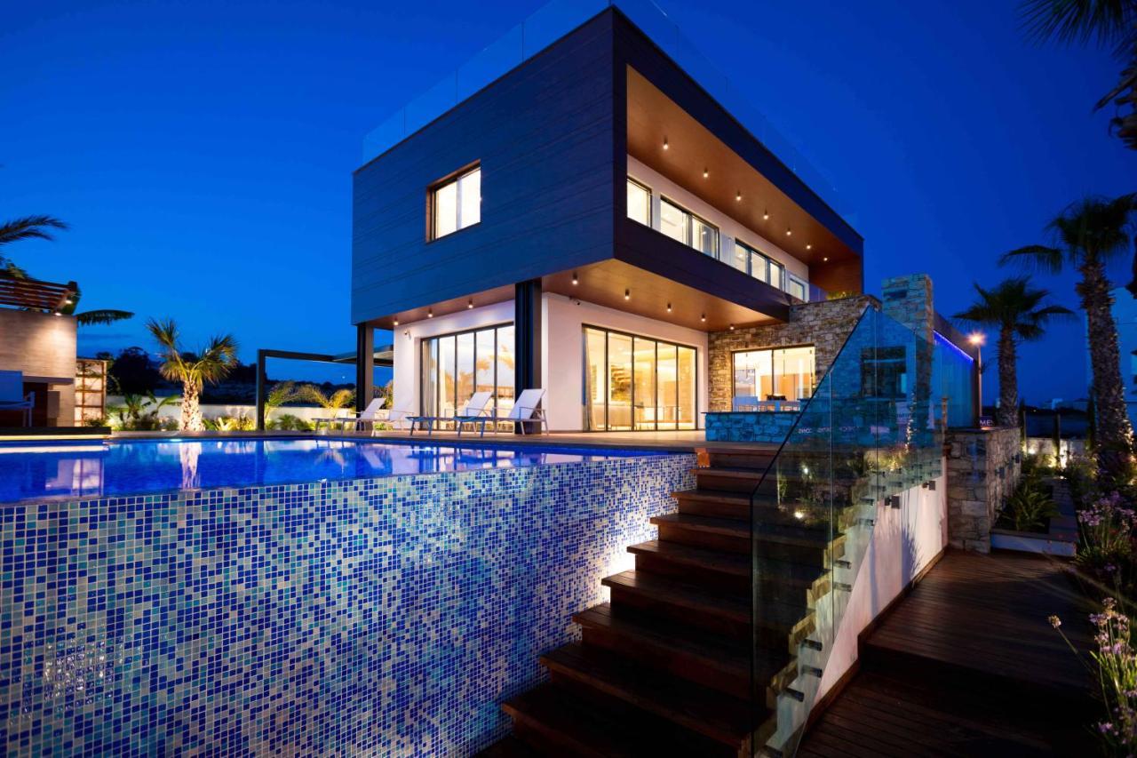 Vivo Mare Beachfront Villas- Blue Diamond *