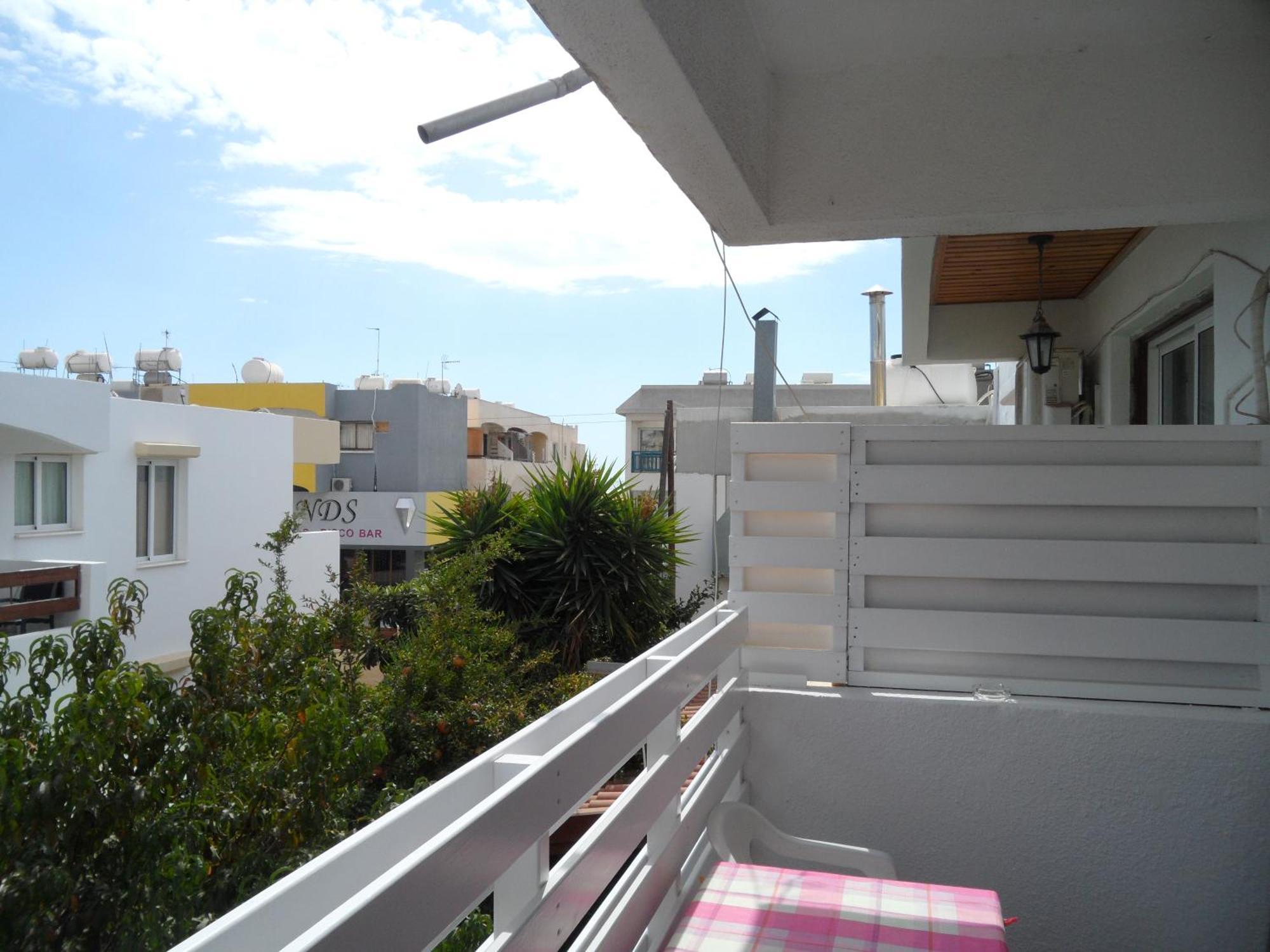 Sunshine Apts, Two Bedroom , Free Internet, No 3 * Ayia Napa