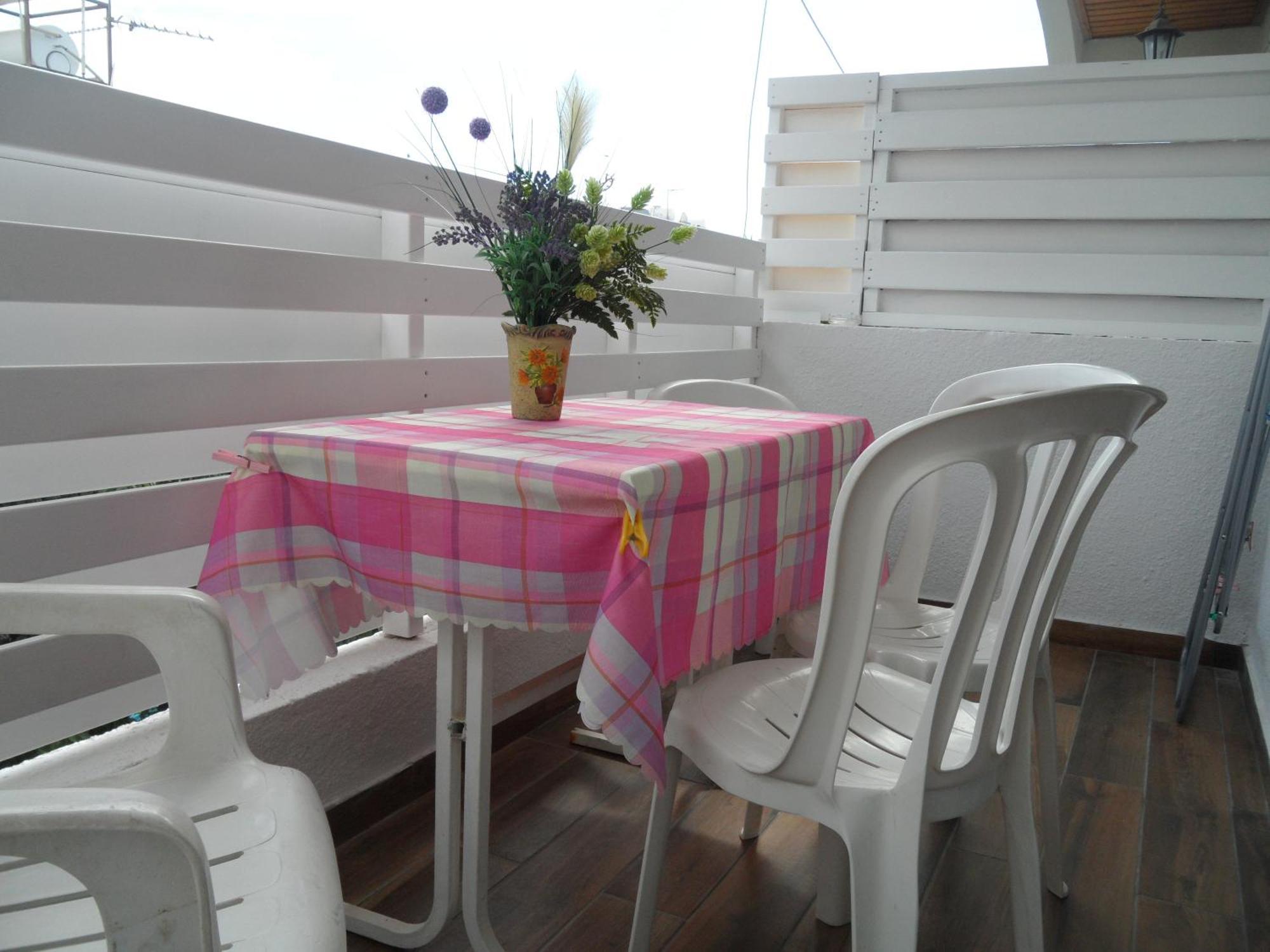 Sunshine Apts, Two Bedroom , Free Internet, No 3 Apartment