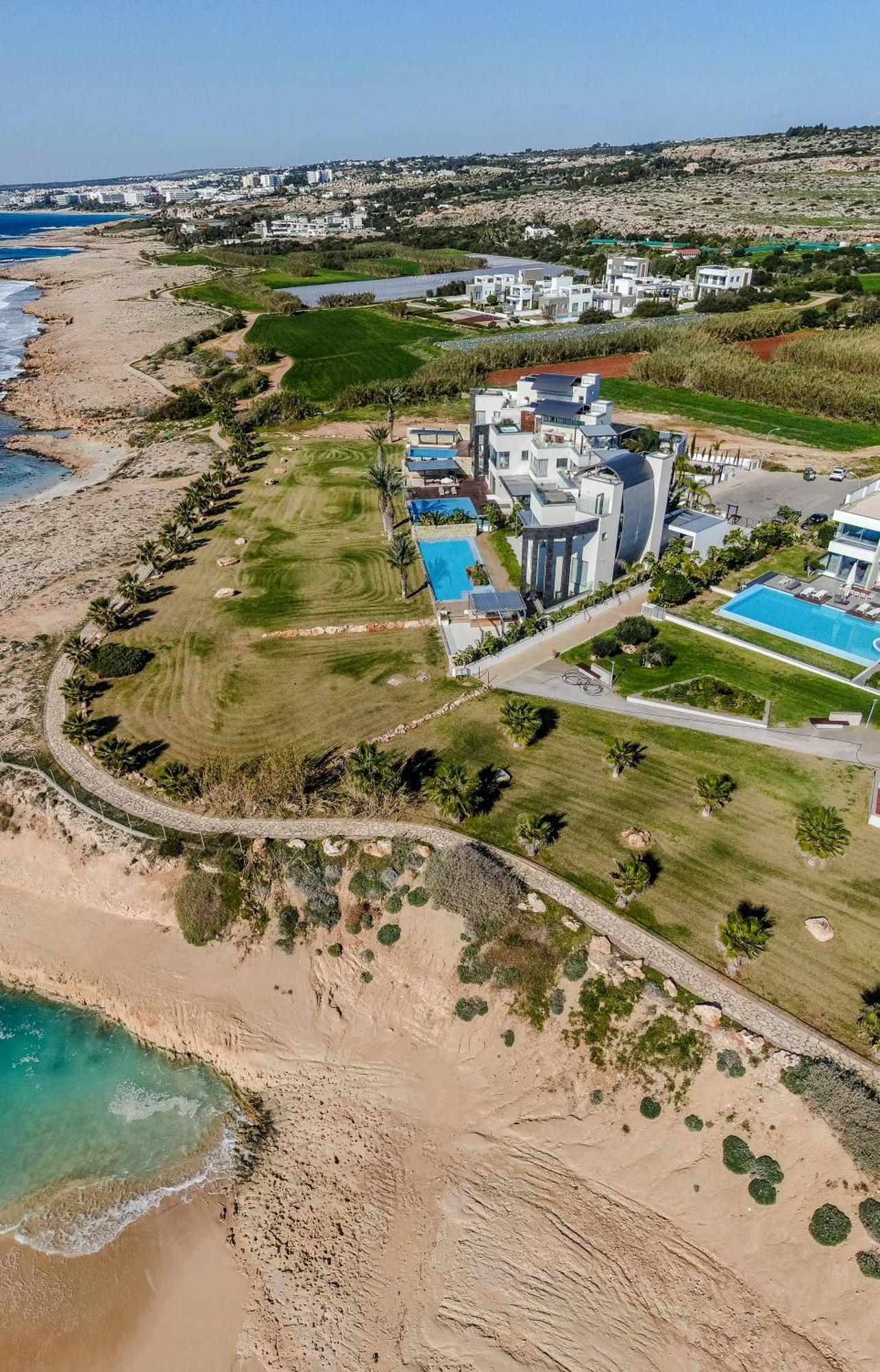 Beachfront Luxury Glory Villa *
