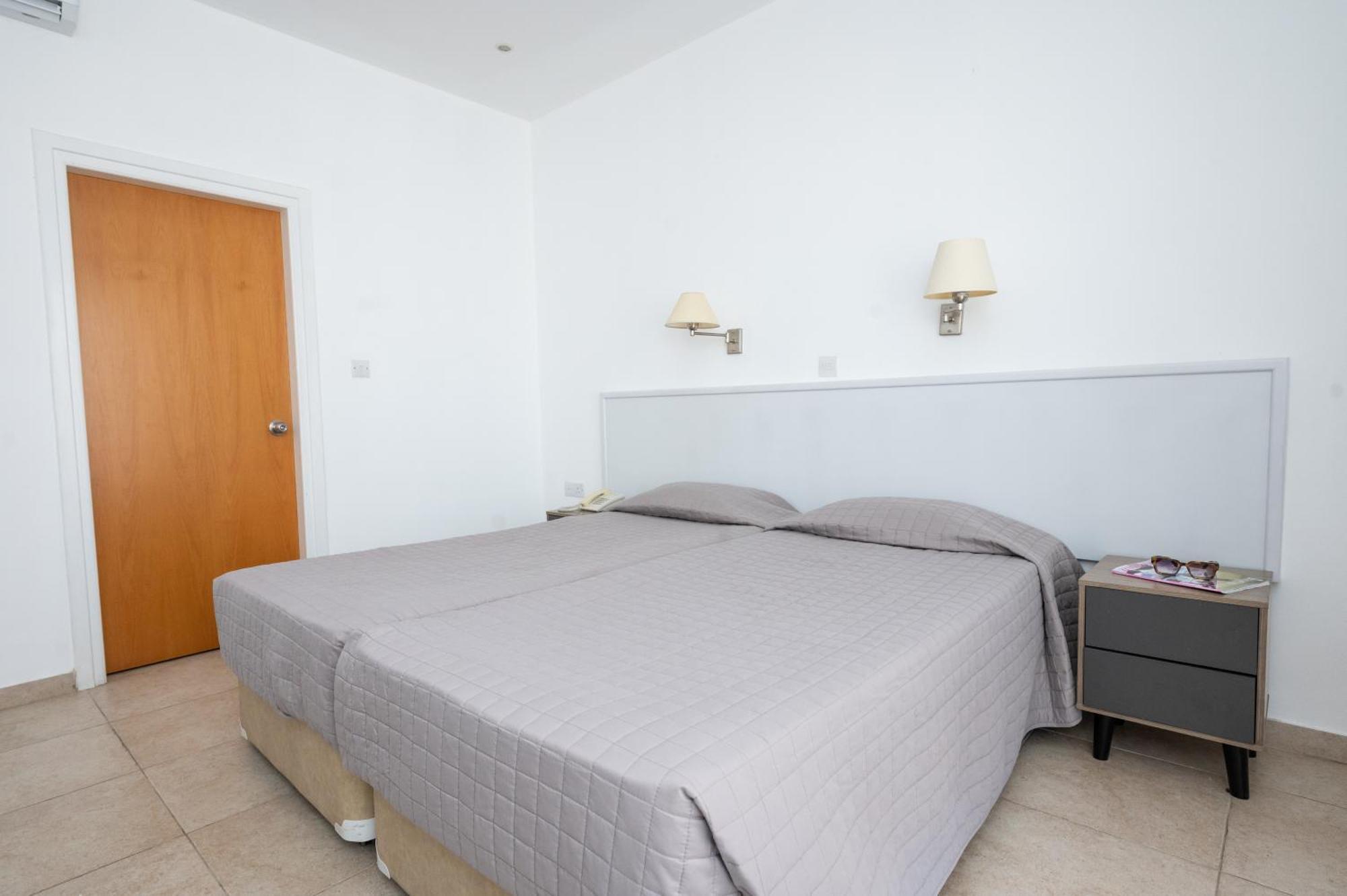 Hotel New Famagusta & 3*