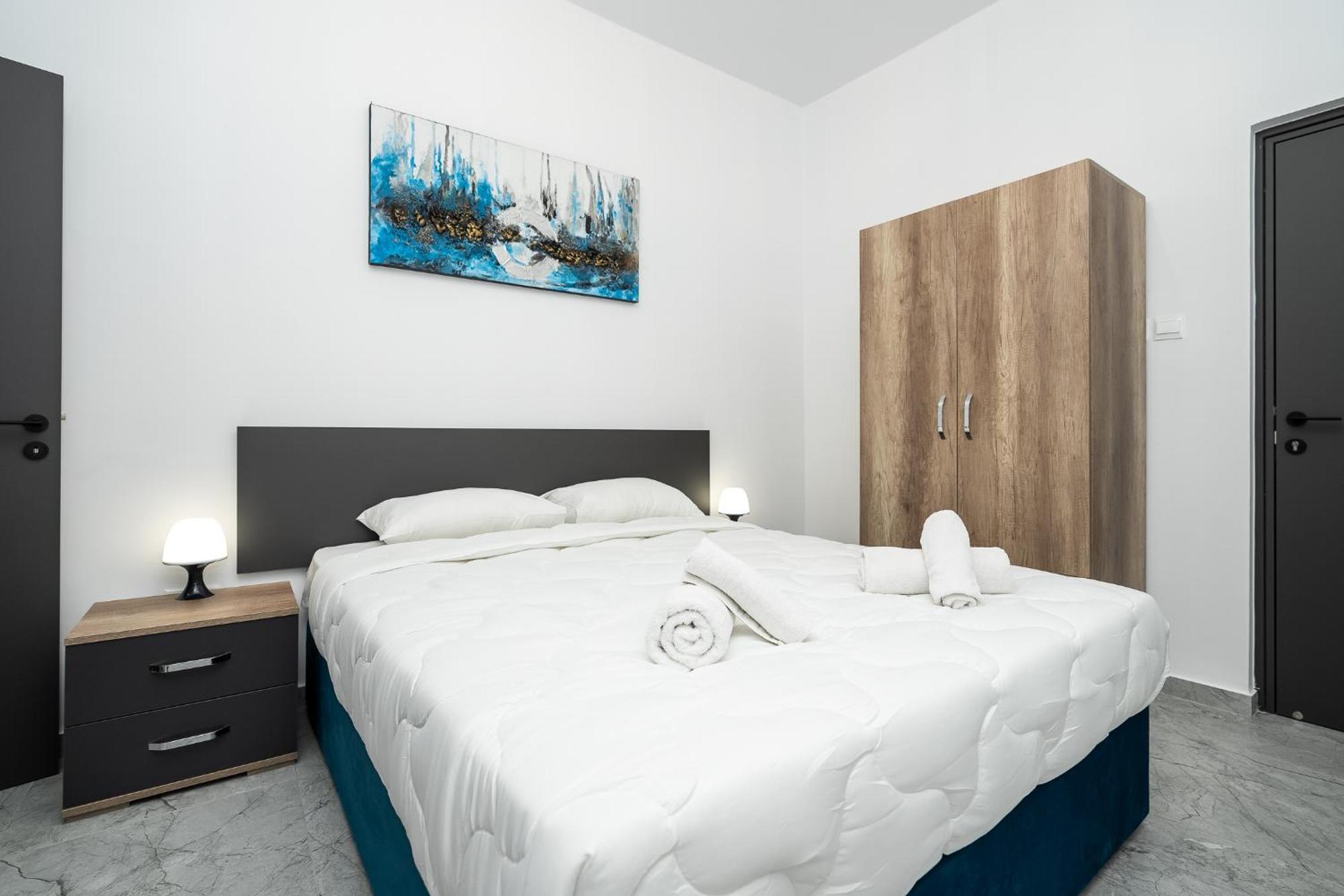 Spiros Luxury *