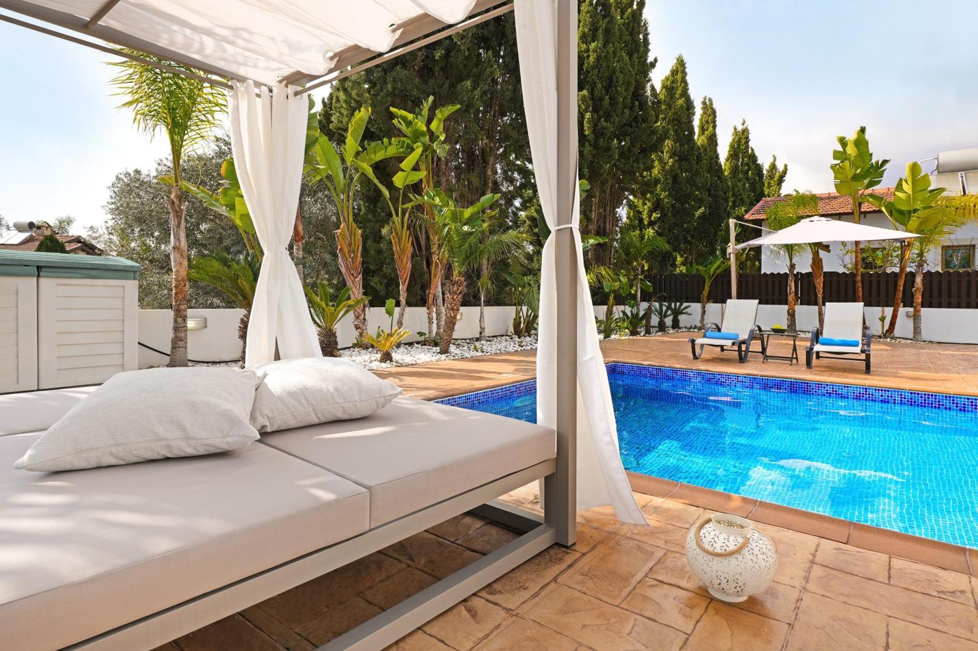 Lara - 3bed Bangalow With Large Pool Holiday home *