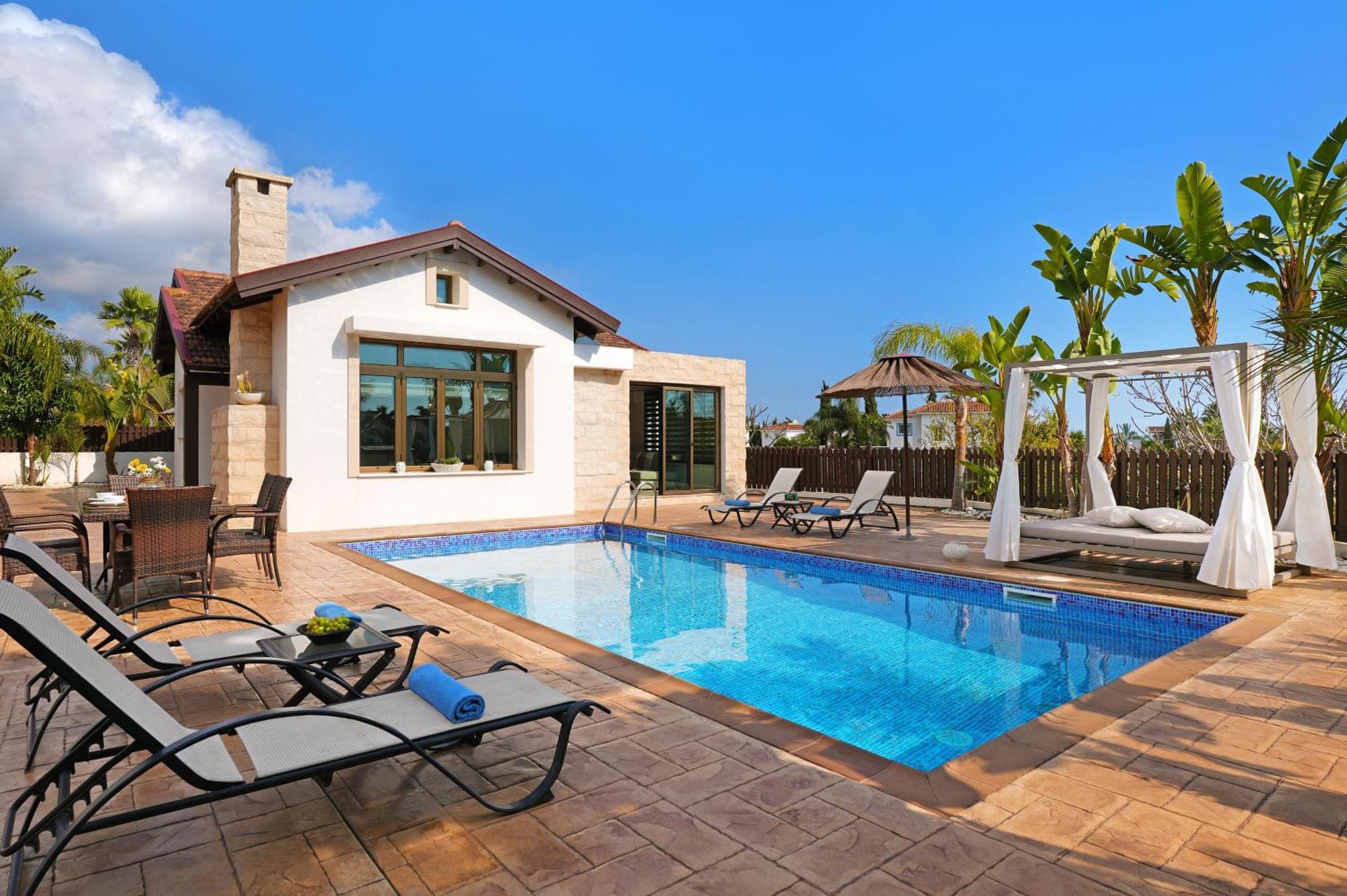 Lara - 3bed Bangalow With Large Pool Holiday home