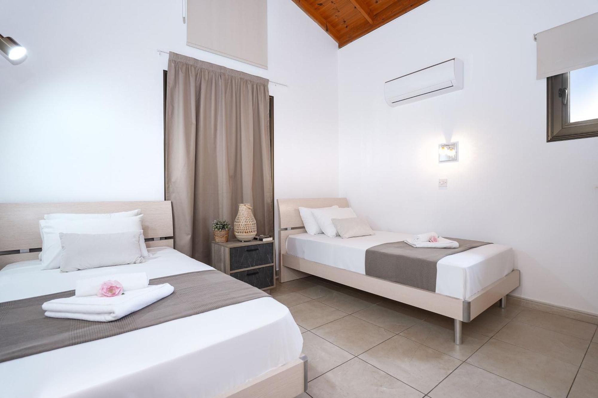 Anthia - 2bed With Large Pool Holiday home *