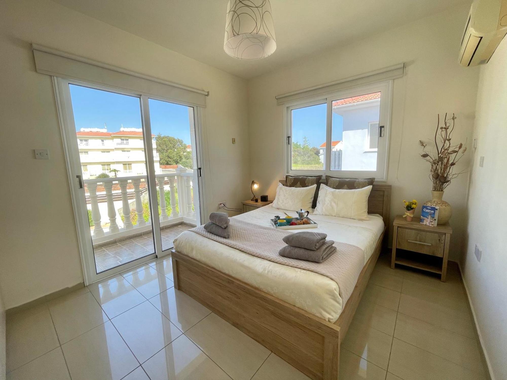 Villa Eden Nissi Front *