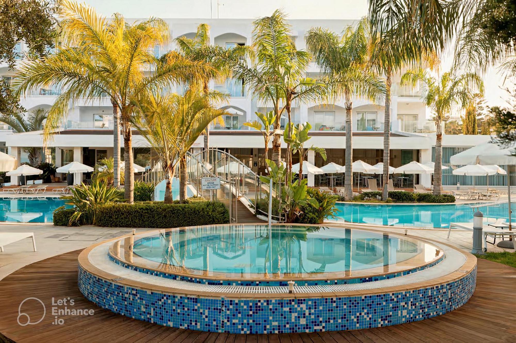 Anesis Hotel 3*