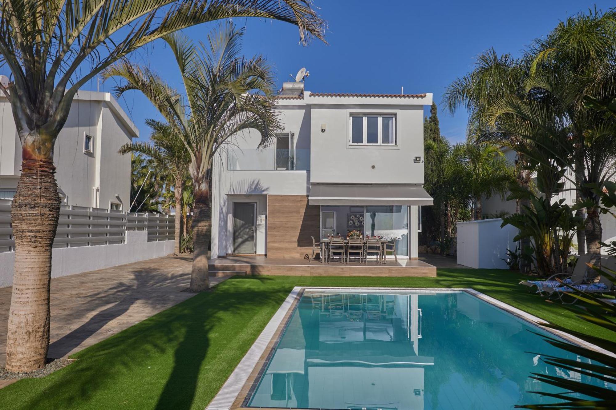 Villa Sunrise 9 *