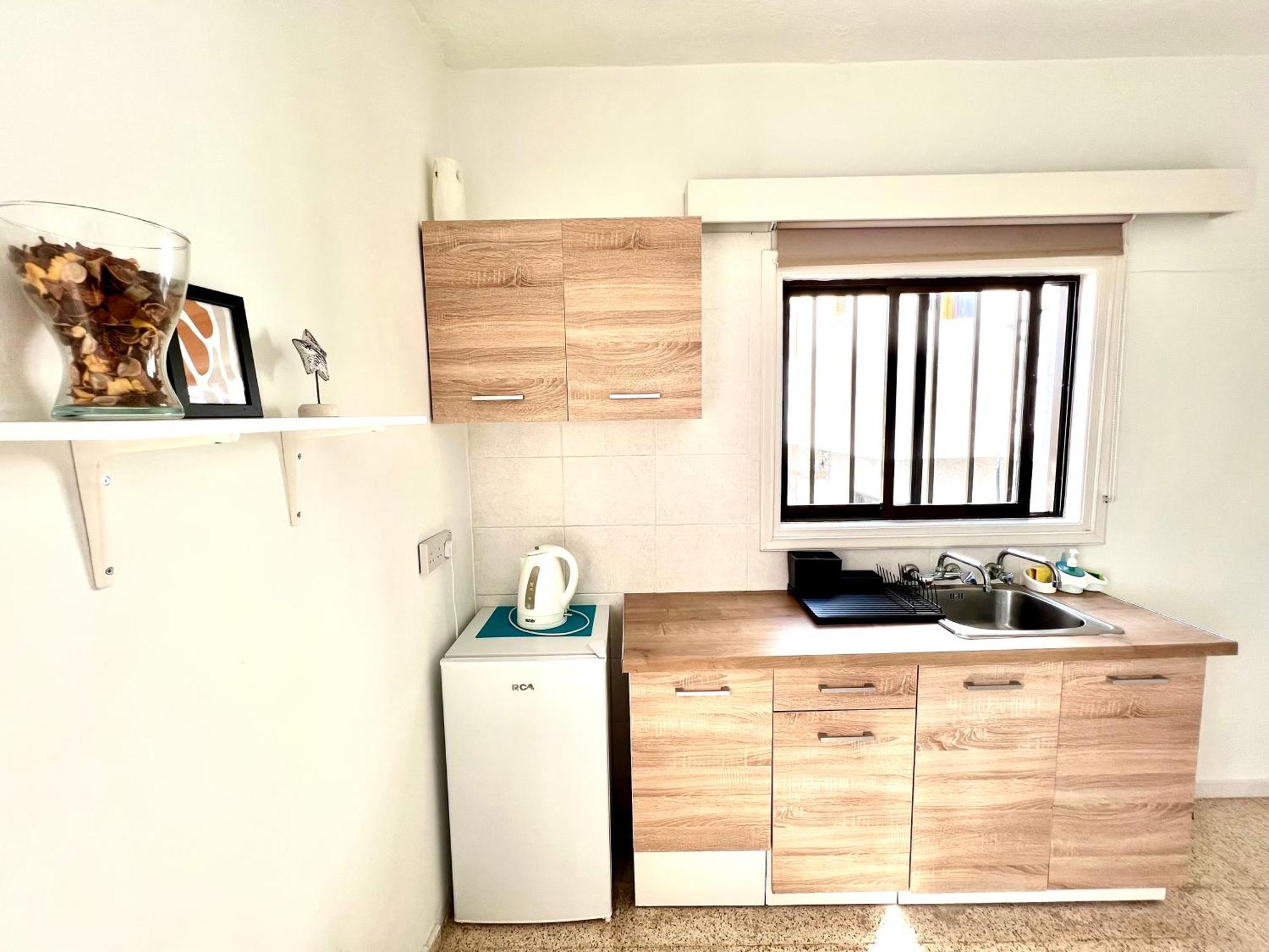 Apartment Apt On The Street Of Bars&nightclubs In 11 *