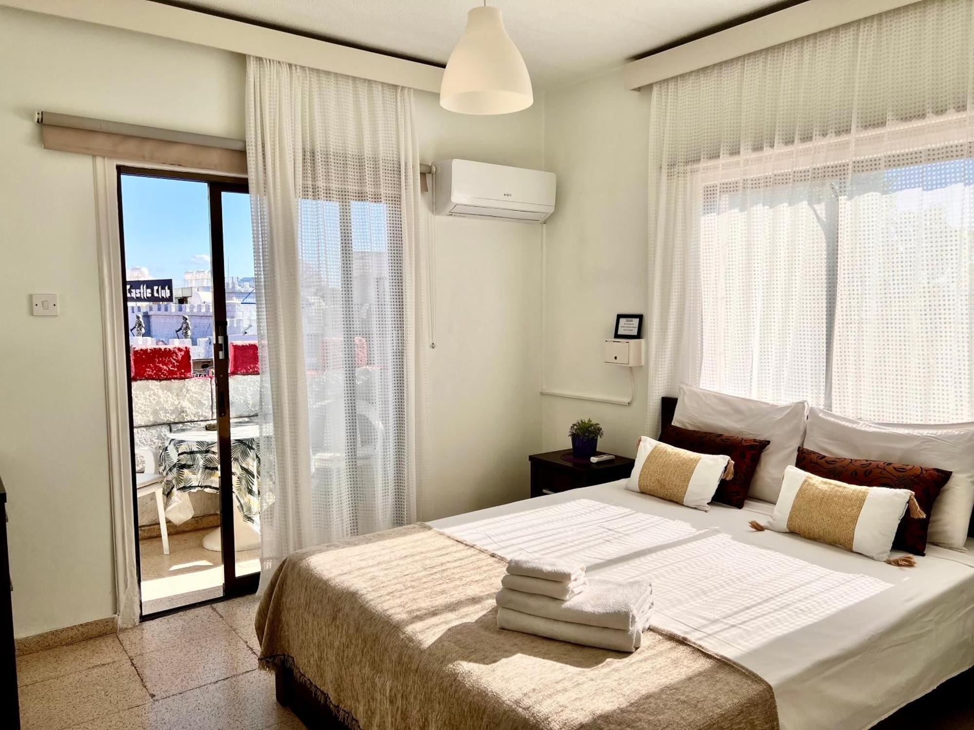 Apt On The Street Of Bars&nightclubs In 11 Ayia Napa