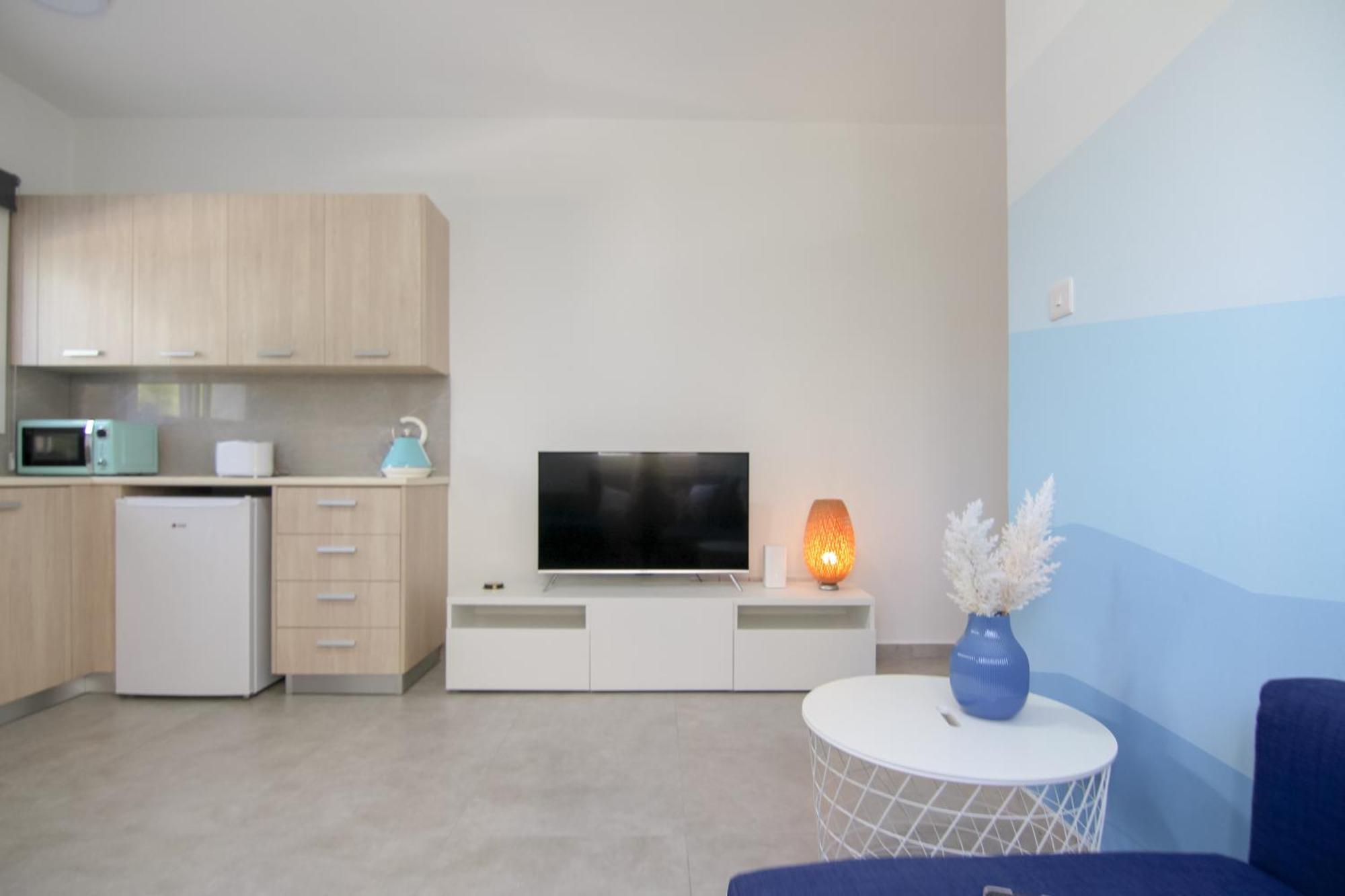 Phaedrus Living: Napa Blue Luxury Flat *