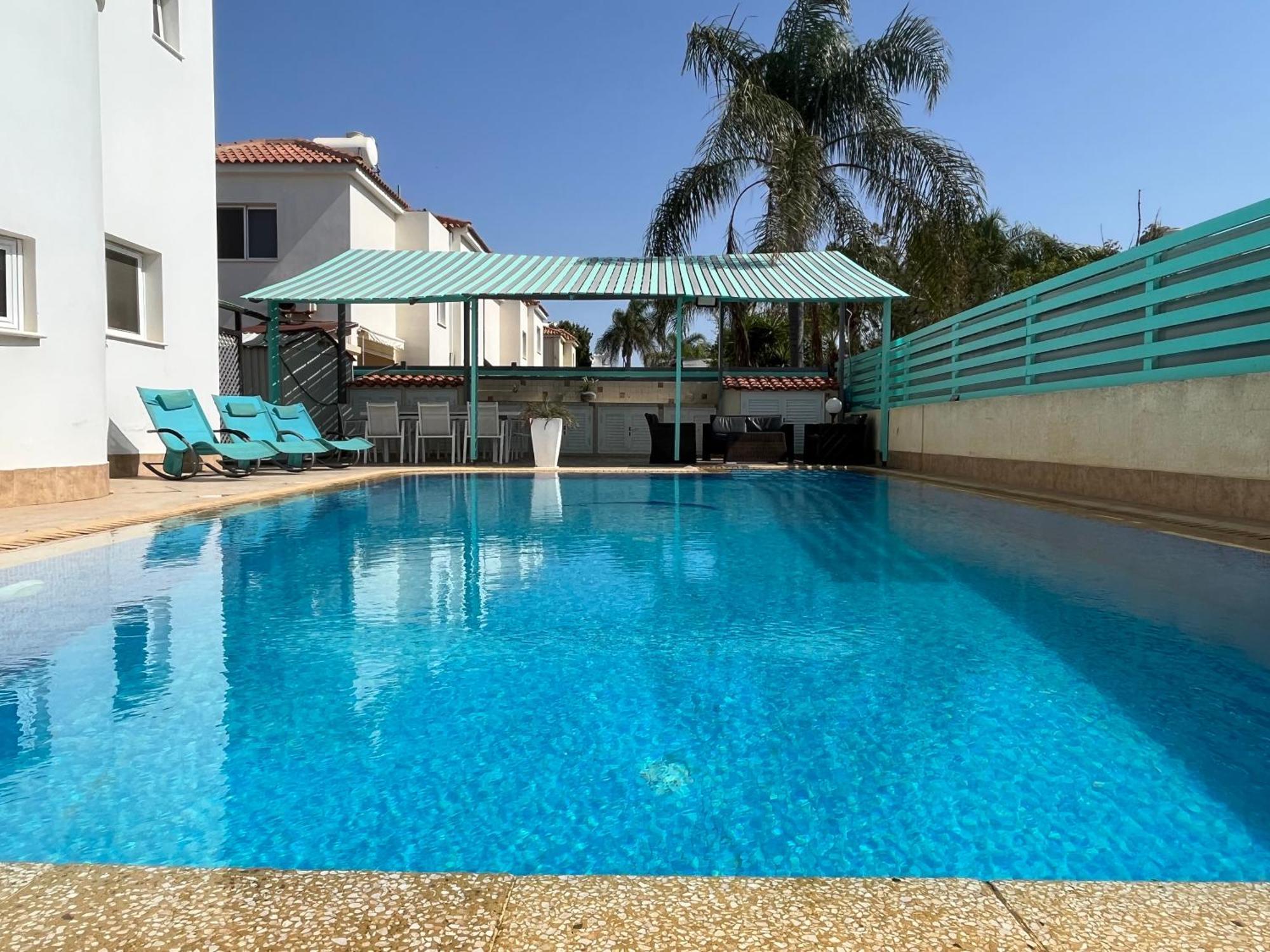 Beach Sea View, Xxl Pool, 4 Bedroom Villa *
