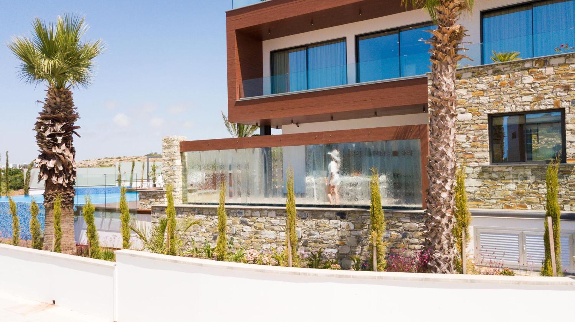 Vivo Mare Beachfront Villas- Blue Diamond