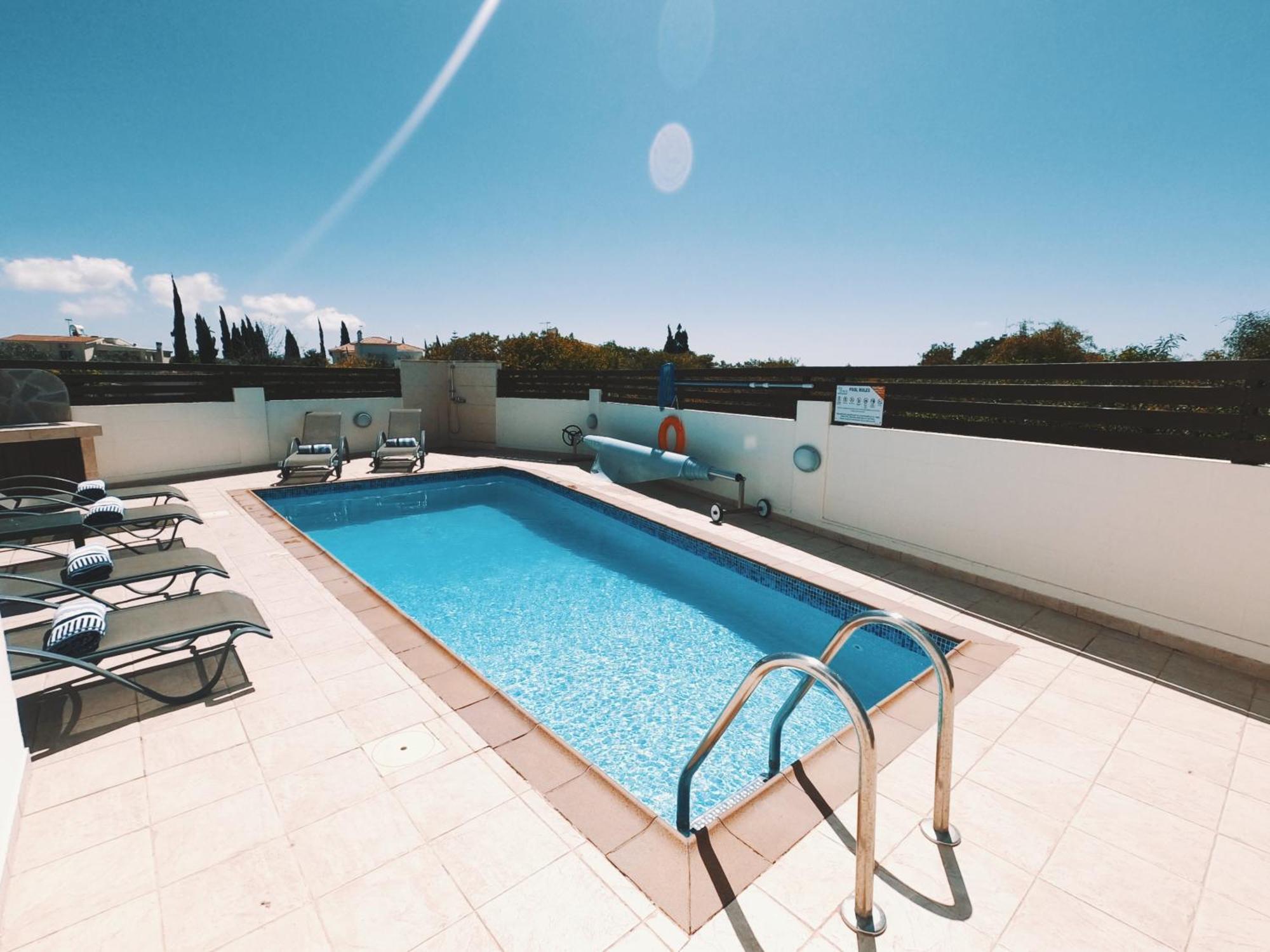 Villa Lankas With Heated Pool