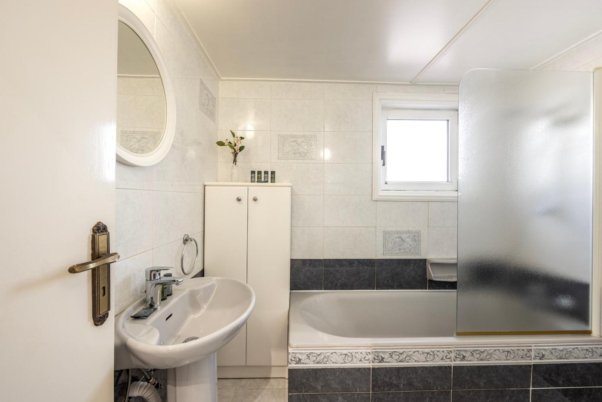 Ayia Thekla Sea Breeze Villa